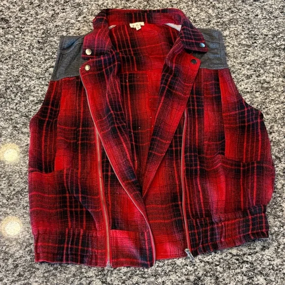POL Red Plaid Vest with Gray Accents - Picture 2 of 5